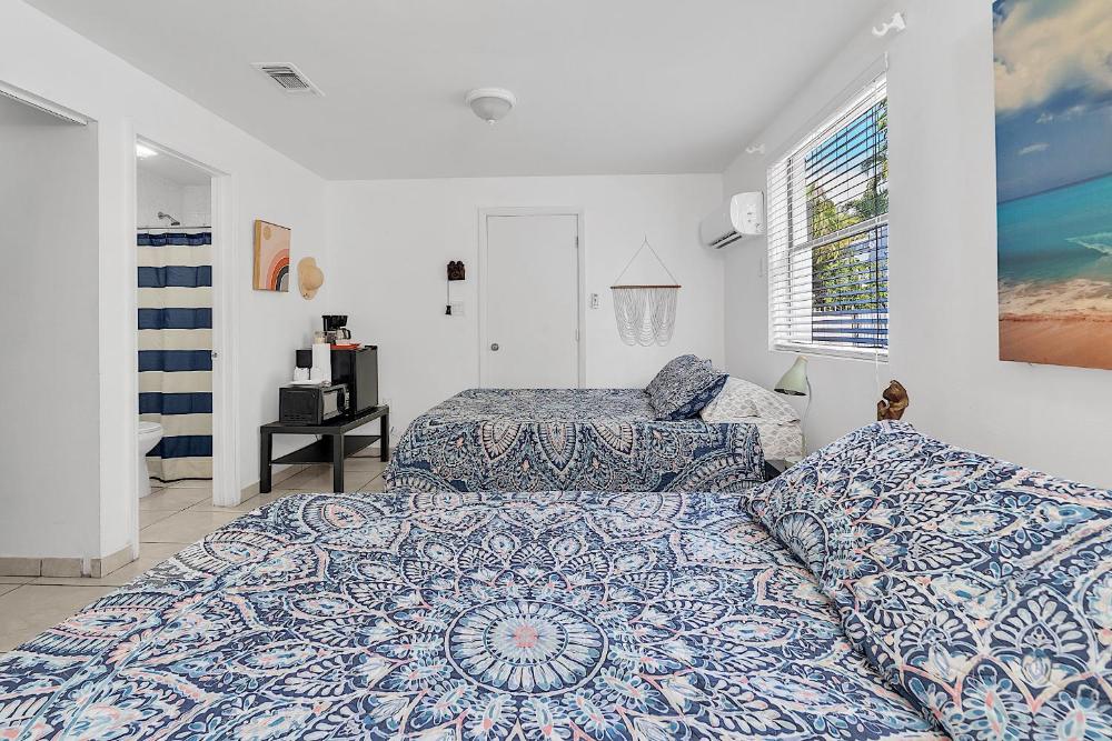 Deluxe Queen Room interior